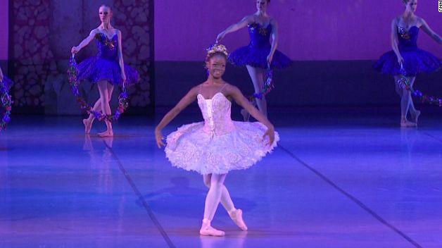 „Am scăpat dintr-un loc groaznic. Acum îmi trăiesc visul în fiecare zi&quot;. Lebăda neagră a baletului american 172539