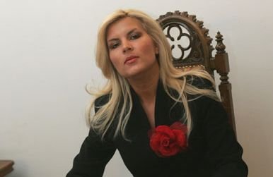 Pe cine trebuie să convingă Elena Udrea pe 9 decembrie. Zeci de mii de oameni sunt surprinşi de alegerea făcută 