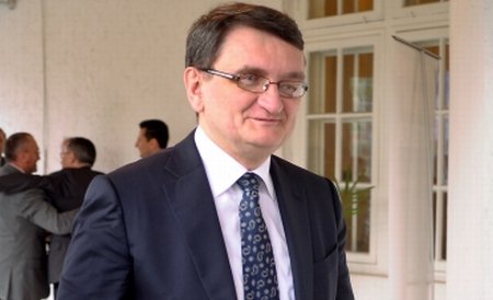 Victor Ciorbea le cere popularilor europeni să nu-l recunoască pe Aurelian Pavelescu ca reprezentant al PNŢCD