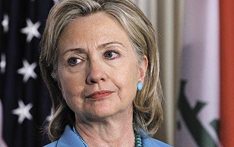 Hillary Clinton îşi asumă responsabilitatea pentru atacul din Libia