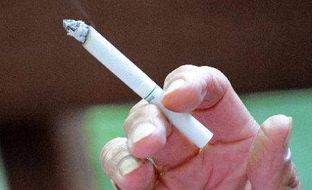 &quot;Rusia a devenit cea mai fumătoare ţară din lume&quot;. Fumatul în locurile publice ar putea fi interzis