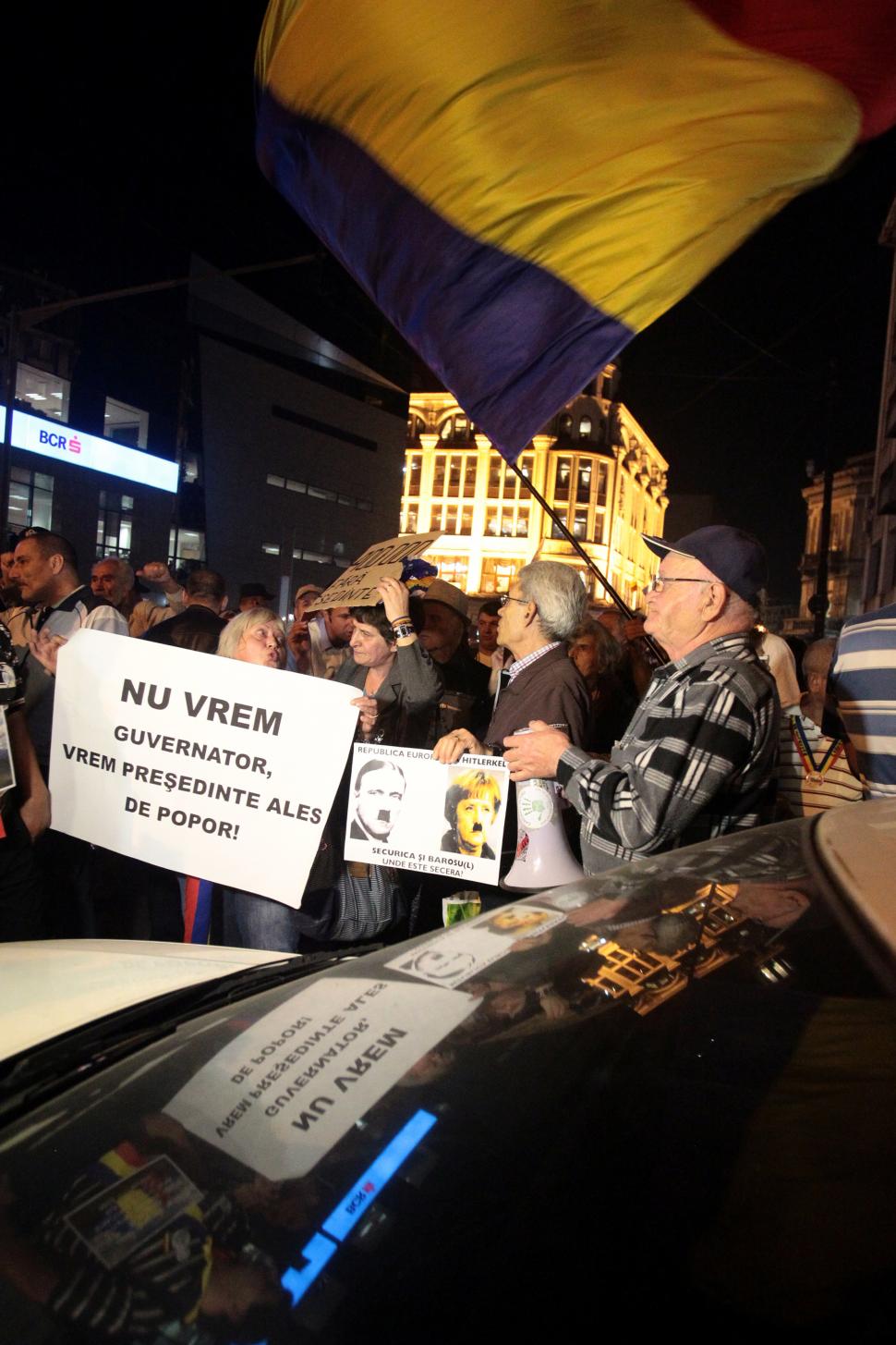 Zeci de persoane au protestat în faţa restaurantului unde au cinat liderii PPE 172874