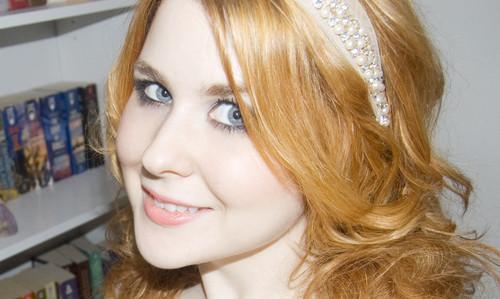 Era GRASA pe care toţi o ocoleau şi nu avea prieteni. Acum a ajuns MODEL şi arată senzaţional 172899