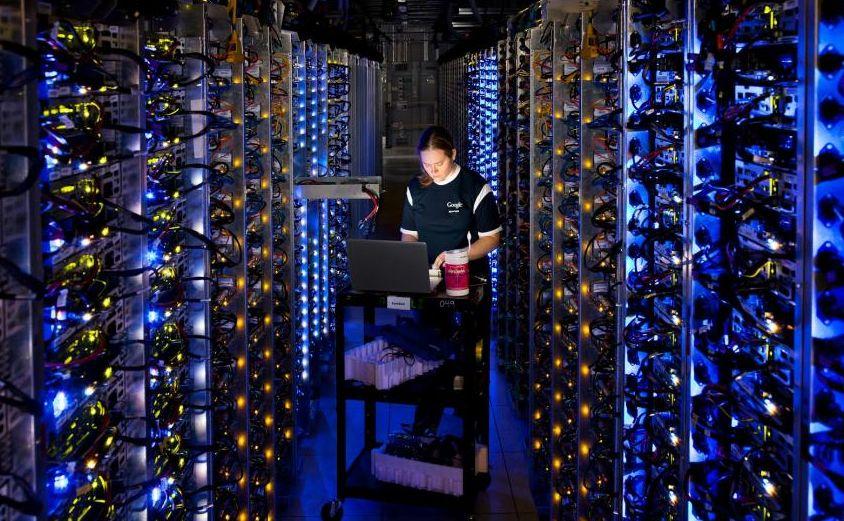 Intră în casa internetului. Fotografii ÎN PREMIERĂ cu serverele Google 173257