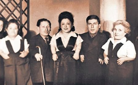 Cei şapte pitici evrei din Maramureş care au supravieţuit la Auschwitz