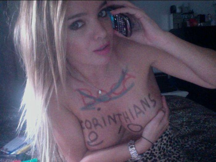 Le-a luat minţile bărbaţilor cu un singur gest. Trupul ei arată cum s-au îmbogăţit într-o secundă mii de domni 173403