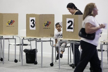Spaniolii votează pentru alegerea parlamentelor regionale. Scrutinul este riscant pentru Guvernul lui Rajoy