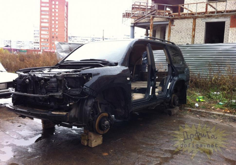 Un şofer a ÎNCREMENIT când şi-a văzut maşina dimineaţă. O parcase cu o seară înainte în faţa blocului  173746