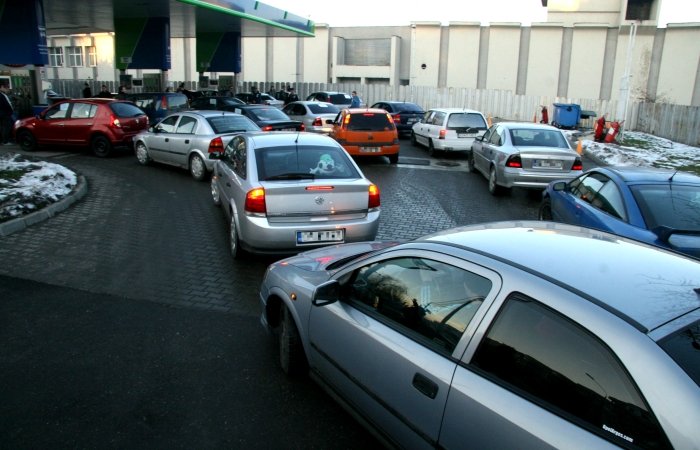 Decizia surprizătoare a celui mai mare benzinar din România. Zeci de mii de şoferi au fost surprinşi să vadă asta la pompă