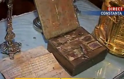 Descoperire preţioasă în clopotniţa unei biserici din Constanţa: O raclă cu moaştele a 10 sfinţi, donată de un schit de pe Muntele Athos 