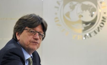FMI avertizează: Leul s-ar putea deprecia cu 20%. Economia României ar putea să scadă cu 5%