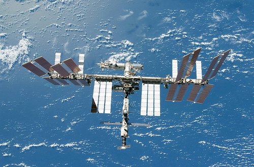 Echipajul de pe Soyuz se pregăteşte de docarea cu Staţia Spaţială