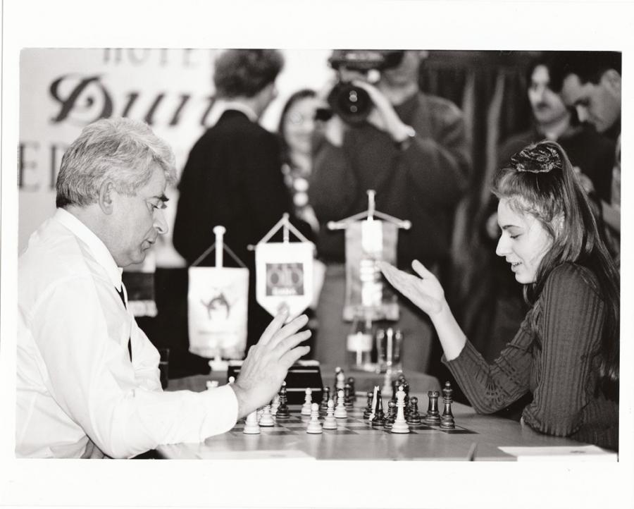 Femeia care i-a bătut pe bărbaţi la propriul lor joc. Marele Garry Kasparov a fost umilit de ea 174490