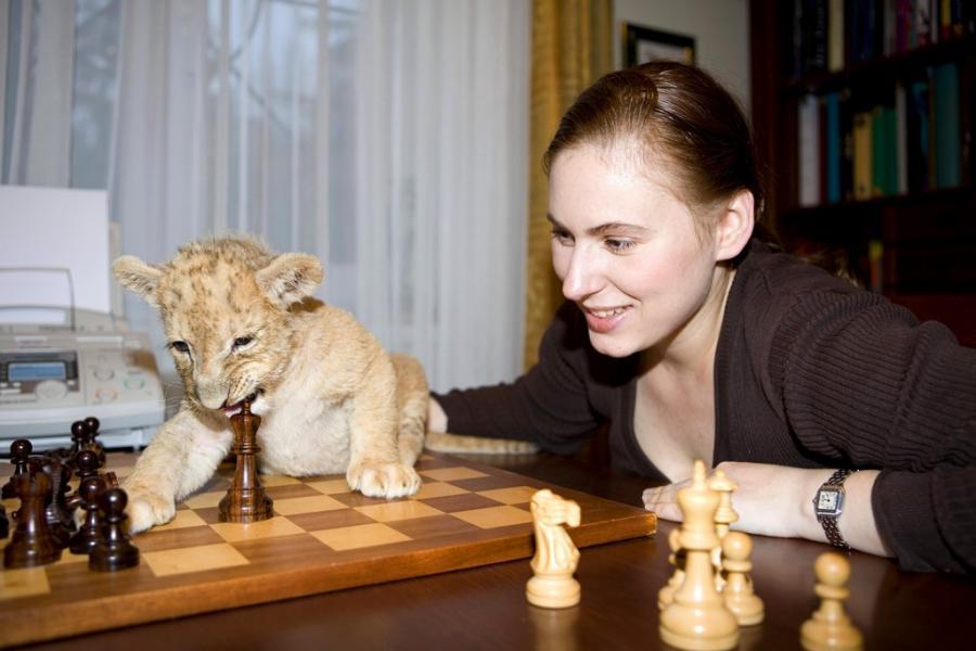 Femeia care i-a bătut pe bărbaţi la propriul lor joc. Marele Garry Kasparov a fost umilit de ea 174496