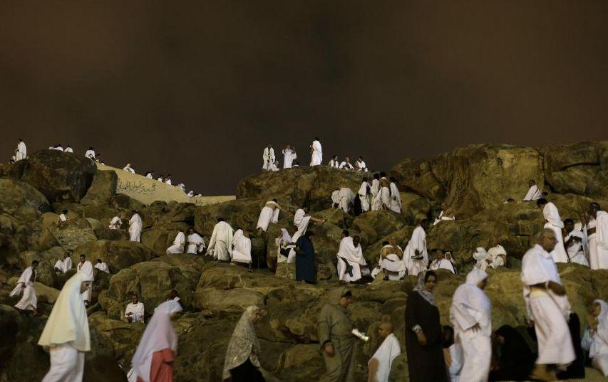 Imagini impresionante cu pelerinajul de la Mecca. Peste două milioane de musulmani s-au adunat în cea mai importantă zi a procesiunii 174449