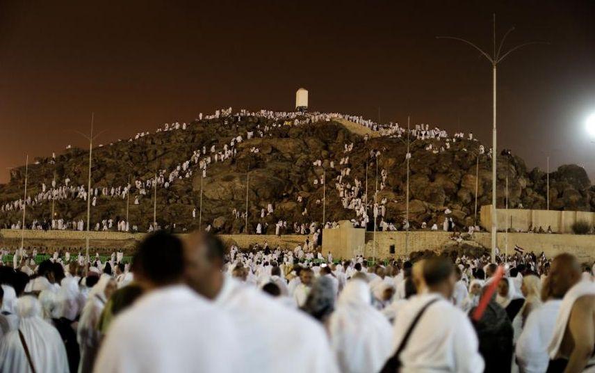 Imagini impresionante cu pelerinajul de la Mecca. Peste două milioane de musulmani s-au adunat în cea mai importantă zi a procesiunii 174450