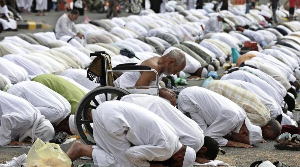 Imagini impresionante cu pelerinajul de la Mecca. Peste două milioane de musulmani s-au adunat în cea mai importantă zi a procesiunii 174455