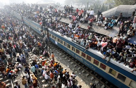 Aşa arată un tren plin cu pasageri în Bangladesh!