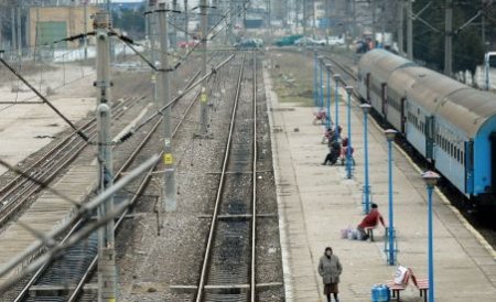 De ce tot întârzie trenurile în România? Angajaţii CFR nu pot ţine pasul cu hoţii