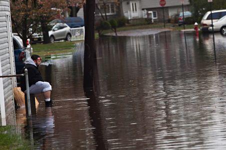Un bărbat care a transmis informaţii false despre uraganul Sandy pe Twitter a demisionat