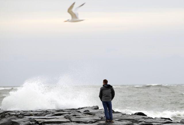Uraganul Sandy le-a luat minţile. FOTOGRAFII cu americani care şi-au riscat viaţa pentru o clipă de distracţie 175539