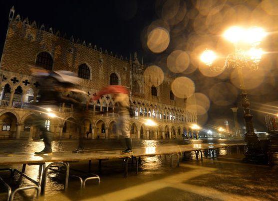 AQUA ALTA le dă mari bătăi de cap autorităţilor din Veneţia 175907
