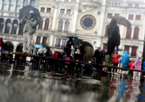 AQUA ALTA le dă mari bătăi de cap autorităţilor din Veneţia 175910
