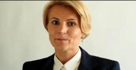 ”Blonda lui Stolojan” face minuni în campanie: ”Pic o dată, mă ridic de două ori”