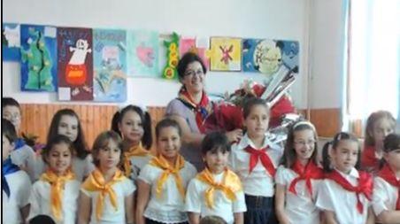 &quot;Tricolorul îl port în suflet, dar şi la vedere, la loc de cinste&quot;. Românii se alătură campaniei Antena 3 &quot;Pe tricolor e scris UNIRE&quot; 175941