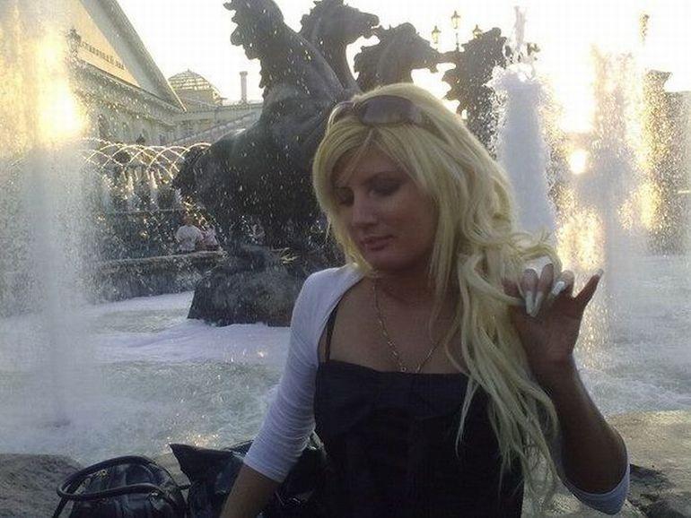 Cele mai INTIME imagini cu &quot;blonda preşedintelui&quot;. Femeia care i-a stat alături &quot;la bine şi la greu&quot; 176020