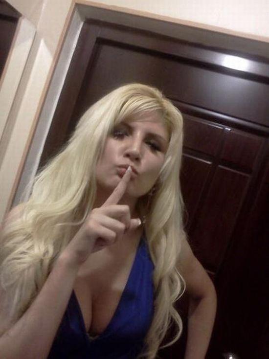 Cele mai INTIME imagini cu &quot;blonda preşedintelui&quot;. Femeia care i-a stat alături &quot;la bine şi la greu&quot; 176022