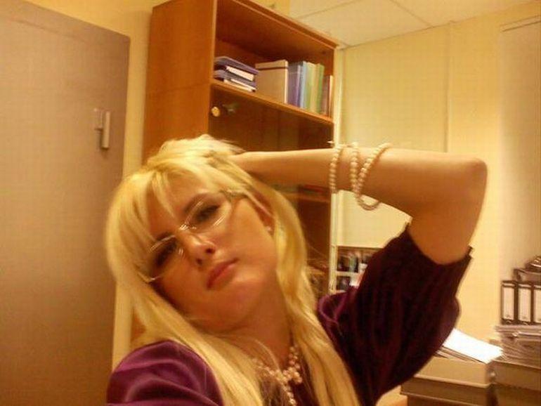 Cele mai INTIME imagini cu &quot;blonda preşedintelui&quot;. Femeia care i-a stat alături &quot;la bine şi la greu&quot; 176023