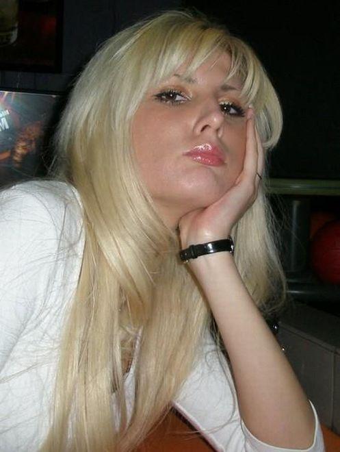 Cele mai INTIME imagini cu &quot;blonda preşedintelui&quot;. Femeia care i-a stat alături &quot;la bine şi la greu&quot; 176024