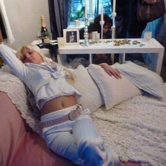 Cele mai INTIME imagini cu &quot;blonda preşedintelui&quot;. Femeia care i-a stat alături &quot;la bine şi la greu&quot; 176025