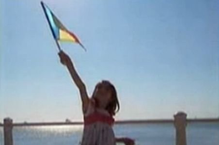 &quot;Drapelul României, mereu prezent în ochii şi inimile noilor generaţii de copii&quot;. Românii se alătură campaniei Antena 3 &quot;Pe tricolor e scris UNIRE&quot;