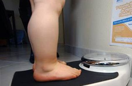 Obezitatea infantilă: În România, un copil din doi are probleme cu greutatea corporală