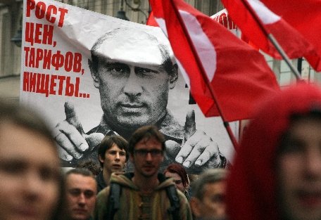 Mii de ultranaţionalişti au ieşit pe străzile din Moscova pentru a cere demisia preşedintelui Vladimir Putin