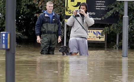 &quot;Alertă roşie&quot; de inundaţii în Slovenia. Centrul şi nord-estul ţării, sub ape. Situaţie critică, în următoarele 24 de ore