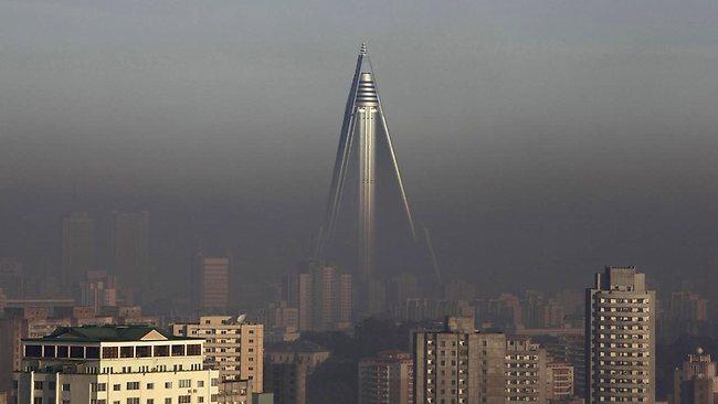 Clădirea care a devenit emblema COMUNISMULUI din această ţară. "Este de-a dreptul hidoasă" 176413