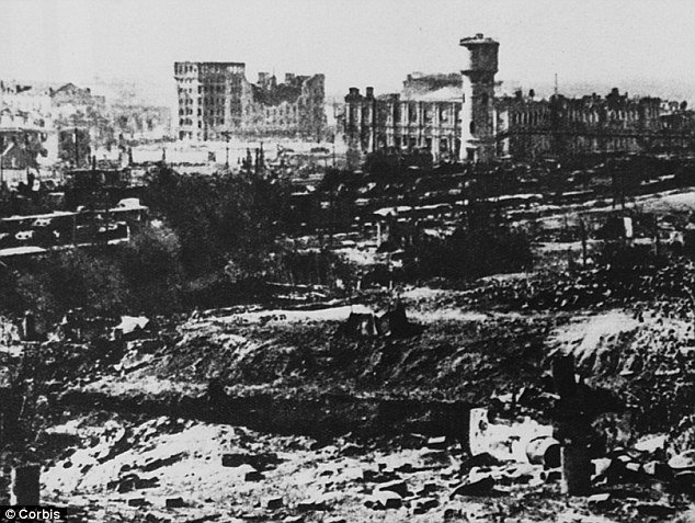Dezvăluiri ŞOCANTE despre ORORILE de la Stalingrad. Canibalism, excremente umane şi copii spânzuraţi de copaci