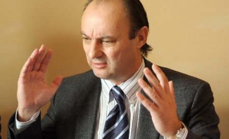 Fostul ministru al Agriculturii, Ioan Avram Mureşan, a leşinat în sala de judecată