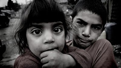 &quot;Sunt discriminaţi din momentul în care se nasc”. Reportajul unui fotograf român despre comunitatea romă din Baie Mare, în New York Times