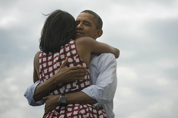 ALEGERI SUA. Obama, după câştigarea ALEGERILOR, pe Twitter: &quot;Încă 4 ani. Totul s-a întâmplat cu ajutorul vostru. Mulţumesc&quot;