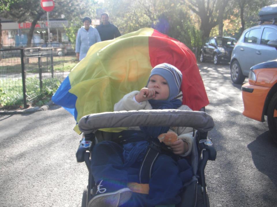 "Cu România mereu în suflet!" Peste 3.000 de români şi-au exprimat aprecierea faţă de drapelul naţional 176793