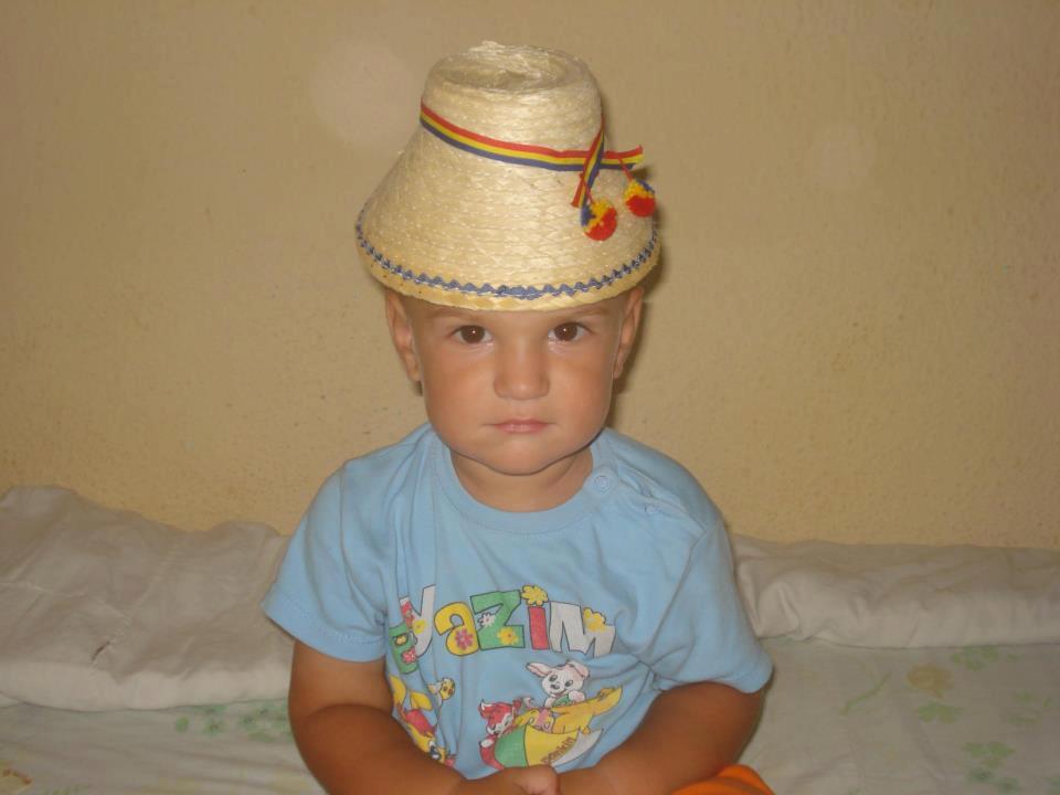 "Fii tare ca o stâncă şi nu uita că eşti româncă". Mii de mesaje impresionante au fost postate pe pagina de Facebook "Drapelul României" 176990