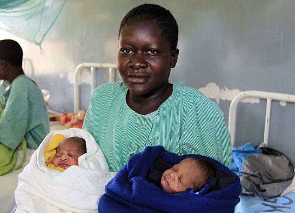 INCREDIBIL: Ce nume a ales o femeie pentru gemenii săi nou-născuți