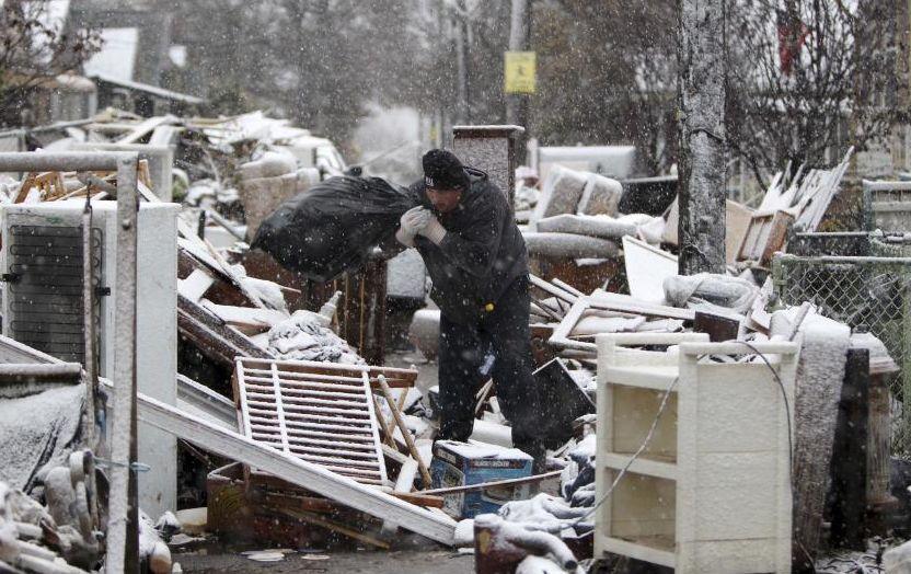 Oraşul New York, lovit de o nouă furtună puternică. Rafalele violente de vânt şi ninsoarea ţin peste o mie de aeronave la sol 176953