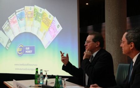 Euro îşi schimbă înfăţişarea. Banca Centrală Europeană a prezentat noua serie de bancnote