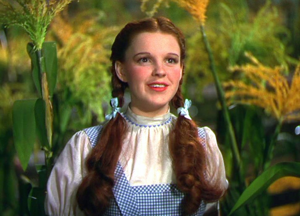 Rochia purtată de Judy Garland în filmul &quot;Vrăjitorul din Oz&quot; s-a vândut pentru 480.000 de dolari