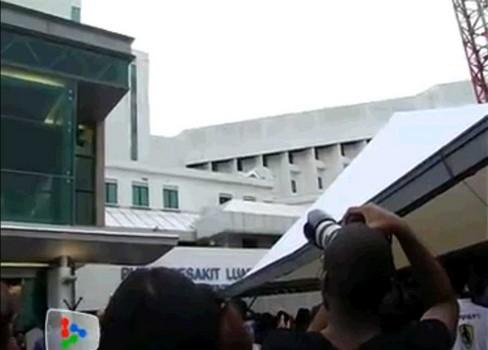 Imaginea Fecioarei Maria a apărut pe un spital din Malaiezia. Sute de credincioşi au venit în pelerinaj 177557